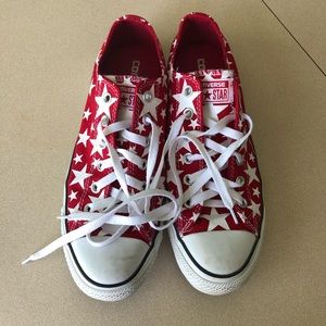 Converse, red and white stars